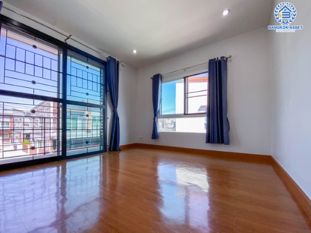 *****ทาวน์เฮ้าส์มือสองย่านนนทบุรี ม.เดอะริชวิลล์ ราชพฤกษ์-รัตนาธิเบศร์ หลังมุม! เนื้อที่กว้างขวางถึง 25.8 ตร.ว. ฟังก์ชัน 3 ห้องนอน 2 ห้องน้ำ 2 ที่จอดรถ บ้านใหม่ สภาพดี บนทำเลศักยภาพ เชื่อมต่อถ.ราชพฤกษ์, ถ.รัตนาธิเบศร์, ถ.กาญจนาภิเษก ใกล้รถไฟฟ้าสายสีม่วง "สถานีบางรักน้อยท่าอิฐ"